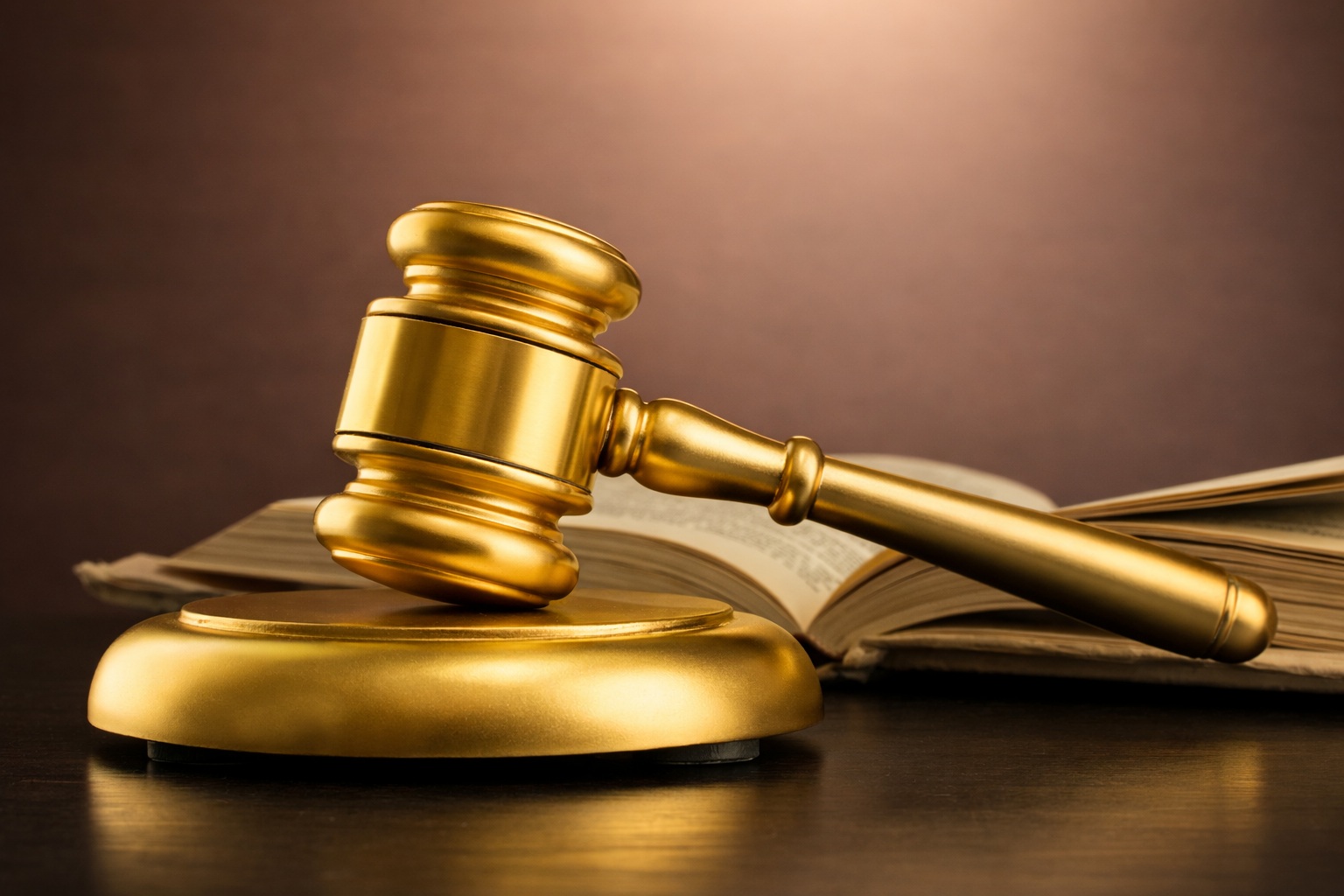 Bihar: Lawyers block road near Gaya Civil Court over police harassment