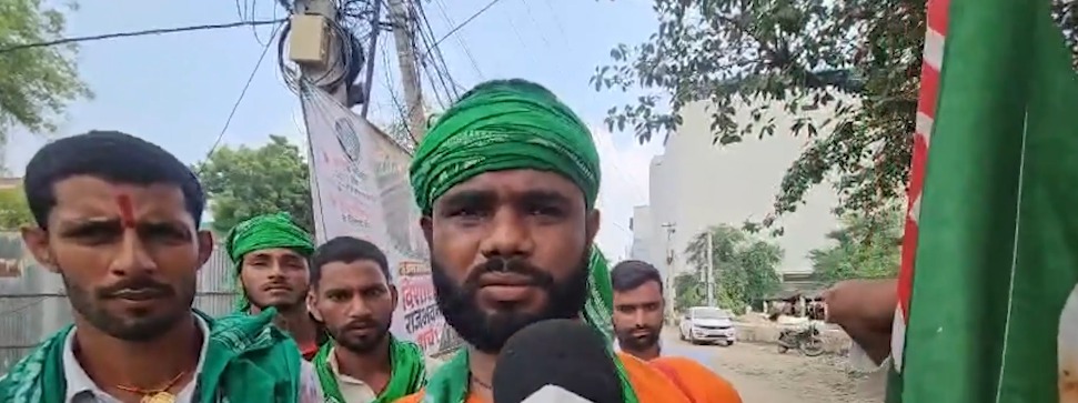 RJD chief fan walks to Patna carrying Gangajal for 'Lord Lalu Yadav'