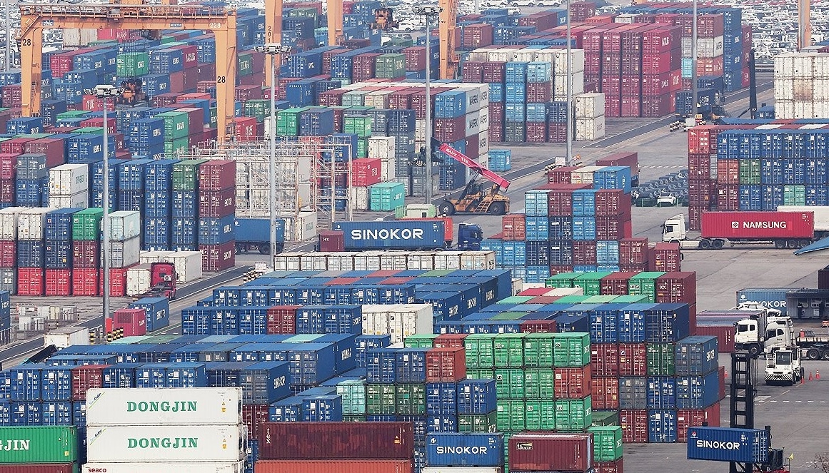 S. Korea’s exports up 54 pc on strong chip shipments